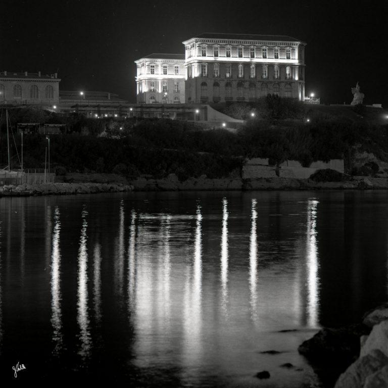 Palais du Pharo au la nuit Marseille Bouches-du-Rhône Provence France photographe Marseille Germain Verhille photo déco noir et blanc