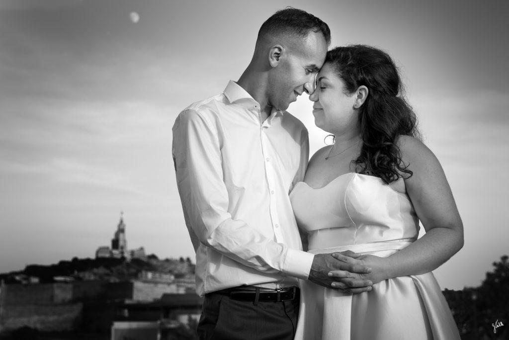 photo de couple noir et blanc photographe de mariage à Marseille, Provence-Alpes-Côte d'Azur Germain Verhille