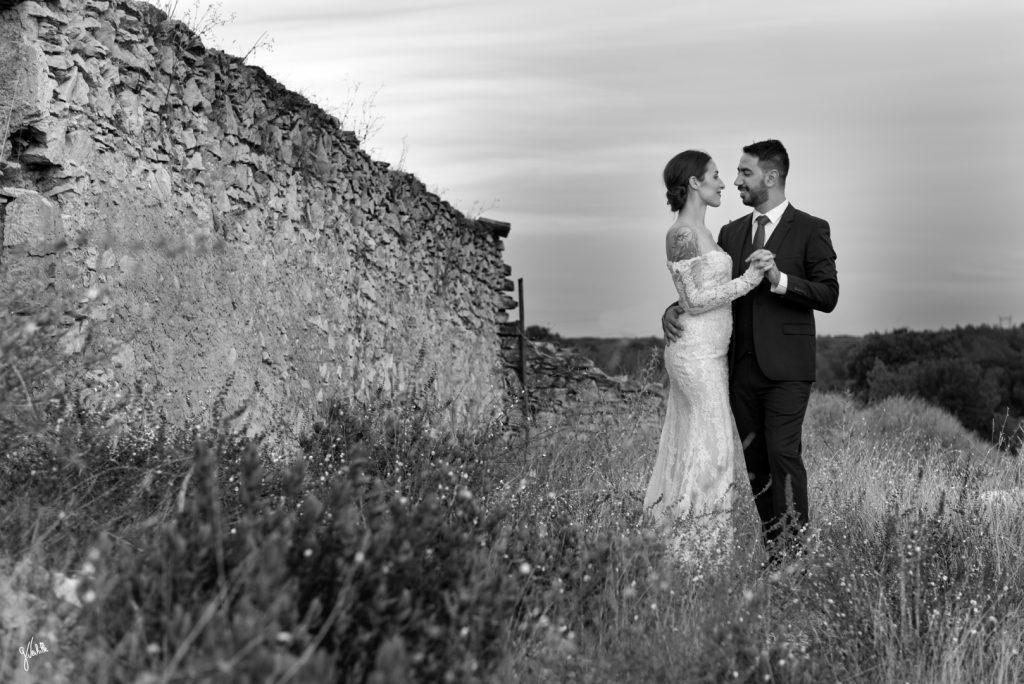 photo noir et blanc de couple photographe de mariage à Marseille, Provence-Alpes-Côte d'Azur Germain Verhille