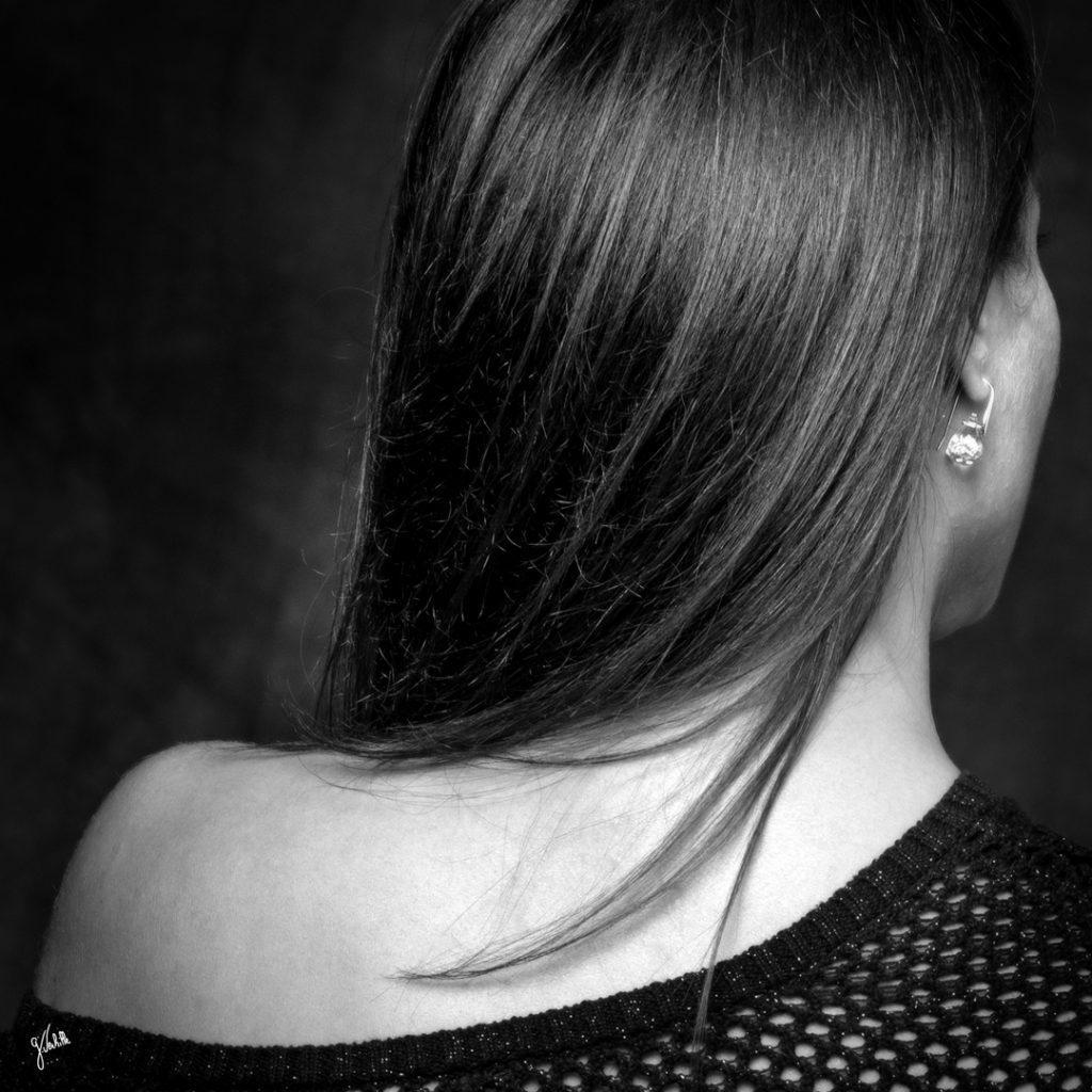 Portrait noir et blanc de femme réalisé lors de la séance photo "Portrait de soi" , "Estime de soi" au studio photo "Germain Verhille Photographe" à Marseille