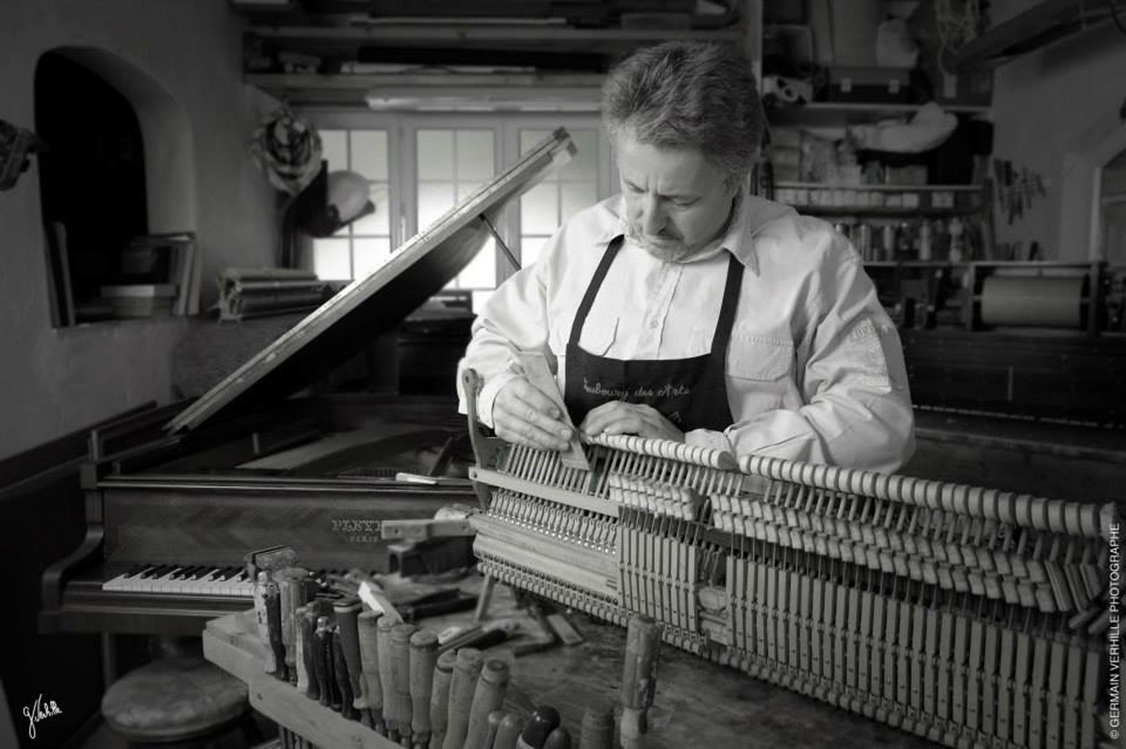 portrait artisan noir et blanc accordeur de piano photographe marseille germain verhille