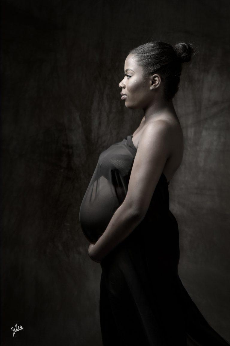 seance shooting photo grossesse portrait femme enceinte maternité studio photographe marseille germain verhille