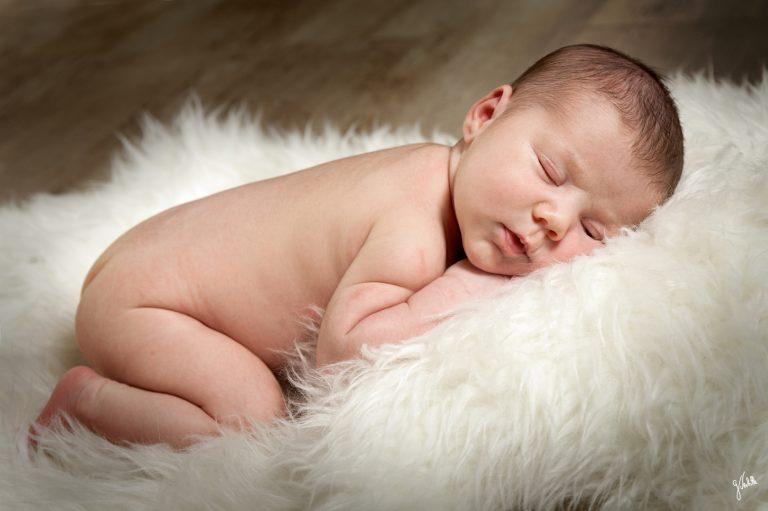 portrait de nourrisson bébé nouveau né réalisé lors de la séance photo au studio photo "Germain Verhille Photographe" à Marseille